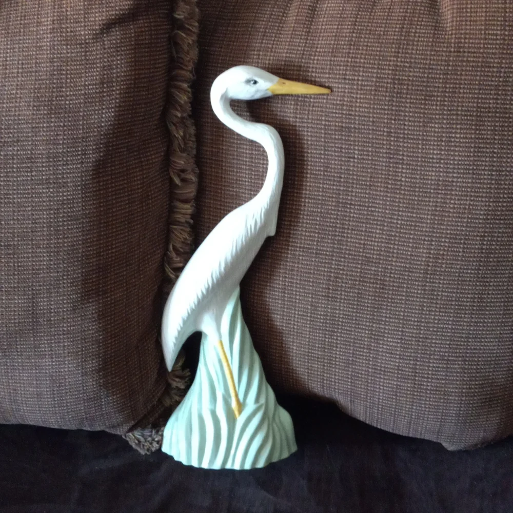 Stork bird. Has a small piece of paint missing at bottom, barely noticeable. - Picture 1 of 4
